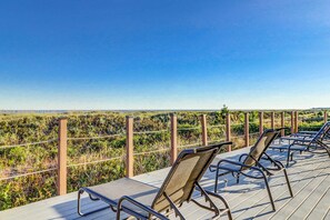 Terrace/patio - Elegant Condo with Pool & Hot Tub, Lagoon View & Private Patio (Hilton Head)