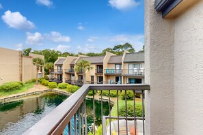 Property grounds - Elegant Condo with Pool & Hot Tub, Lagoon View & Private Patio (Hilton Head)