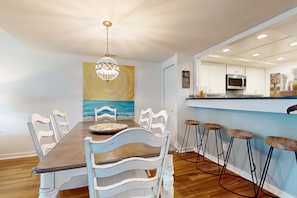 Dining - Contemporary Condo with Shared Pool, Hot Tub & Patio with Al Fresco Dining (Hilton Head)