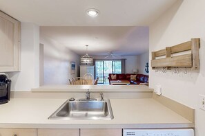 Interior - Wonderful vacation condo featuring shared pool & WiFi - close to the beach (Hilton Head)