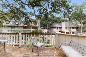 Terrace/patio - Conveniently Located Condo w/Shared Pool/Tennis Court, Private W/D, Free WiFi (Hilton Head)