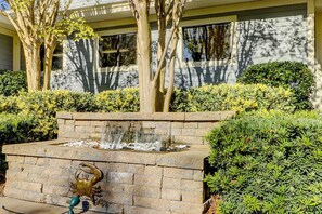Property grounds - Updated island condo with two pools, tennis, & game room - walk to the beach (Hilton Head)
