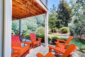 Terrace/patio - Dog-friendly villa w/ shared pool, WiFi, private washer/dryer, and central AC (Hilton Head)