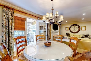Dining - Dog-friendly villa w/ shared pool, WiFi, private washer/dryer, and central AC (Hilton Head)
