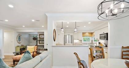 Dog friendly villa with shared pool, WiFi, private washer and dryer, and central AC