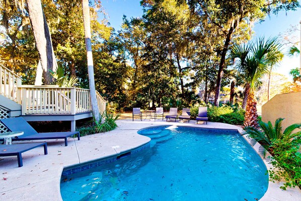 Pool - Two King Bed Suites/Dog-friendly gem with pool, game room & golf course views - walk to beach (Hilton Head)