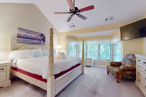 Iron/ironing board, WiFi, bed sheets - Two King Bed Suites/Dog-friendly gem with pool, game room & golf course views - walk to beach (Hilton Head)
