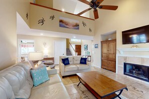 TV, fireplace, DVD player - Two King Bed Suites/Dog-friendly gem with pool, game room & golf course views - walk to beach (Hilton Head)