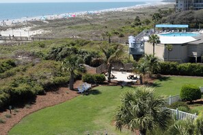 Property grounds - Beach-view 4th-floor condo with balcony, outdoor pool, elevator, BBQ area, W/D (Hilton Head)