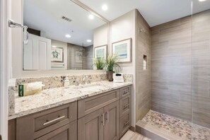 Shower, hair dryer, towels - Stunning beach condo with two ocean-view balconies, shared pool & hot tub (Hilton Head)