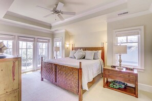 Iron/ironing board, WiFi, bed sheets - Two-story home with pool, balcony, deck, grill, & central AC - snowbirds welcome (Hilton Head)