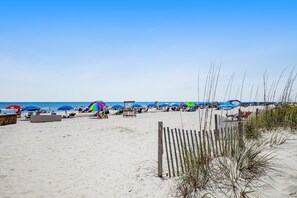 Beach nearby - Private Beach Access Condo with Shared Pool, Balcony & Free WiFi (Hilton Head)