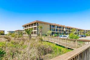 Exterior - Comfy home w/full kitchen/private balcony/shared pool & hot tubs - near beaches (Hilton Head)