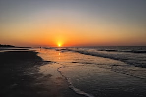 Beach nearby - Family Friendly Condo, outdoor/ indoor pool, hot tub, close to beach (Hilton Head)