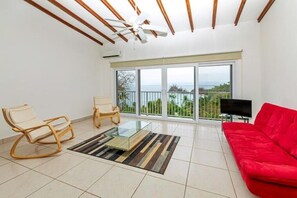 Smart TV, books - Spectacular view and direct access to Playa Blanca (Puntarenas)