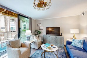 TV, offices - Charming 1st floor condo near Coligny Beach Plaza + private beach access (Hilton Head)