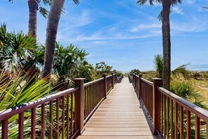 Property grounds - Oceanfront Palmetto Dunes condo with amazing views & steps to the beach (Hilton Head)