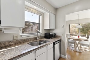 Fridge, microwave, oven, stovetop - Spacious lagoon-view condo with tennis, outdoor pool, beach access, balcony (Hilton Head)