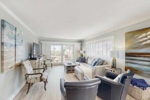 TV, offices - First Floor Condo near the beach with beach gear, washer/dryer, and pool (Hilton Head)
