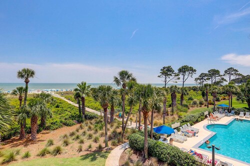 First Floor Condo near the beach with beach gear, washer/dryer, and pool