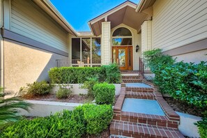 Exterior detail - Stunning home- lagoon views and close to Harbour Town w/ central AC (Hilton Head)