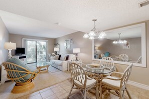 TV, offices - Sunny condo with central AC, pool, tennis, picnic area, & beach access (Hilton Head)