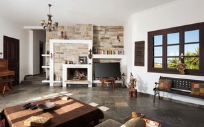 Smart TV, fireplace - My Way Kavos Villa, Bill & John Aegina (Aegina)