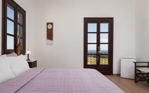 Desk, iron/ironing board, travel cot, free WiFi - My Way Kavos Villa, Bill & John Aegina (Aegina)