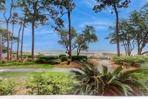 Property grounds - Water front Condo| Pools, Tennis, Fitness Center | Walk 5 Minutes to Beach (Hilton Head)