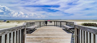 Beachfront villa near golf with pool, hot tub, & balcony - snowbird-friendly
