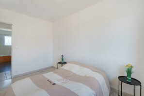 WiFi, bed sheets - Maison Soleil: private terrace, private garden & Wi-Fi in Saujon (Saujon)