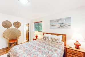 Iron/ironing board, WiFi, bed sheets - Old-Fashioned Beach House with Huge Screened Porch - Steps from the Beach (Hilton Head)