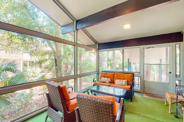 Interior - Old-Fashioned Beach House with Huge Screened Porch - Steps from the Beach (Hilton Head)