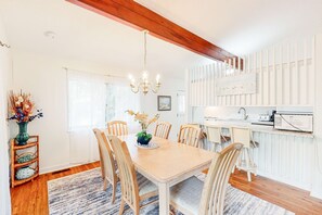 Dining - Old-Fashioned Beach House with Huge Screened Porch - Steps from the Beach (Hilton Head)