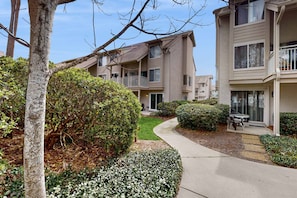 Exterior - Downtown condo with pool & tennis - quick beach access, W/D, patio, central AC (Hilton Head)
