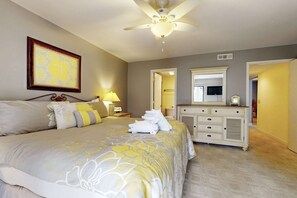 Iron/ironing board, travel cot, WiFi, bed sheets - Downtown condo with pool & tennis - quick beach access, W/D, patio, central AC (Hilton Head)