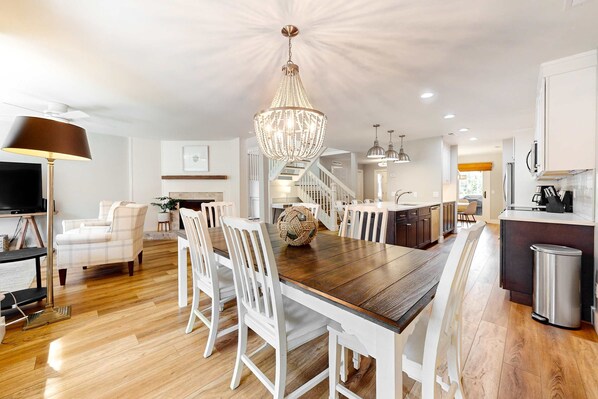Interior - Sunny & peaceful resort with golf, pool, tennis courts, & balcony views (Hilton Head)