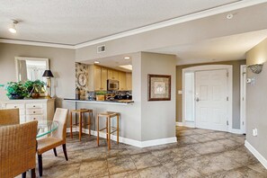 Dining - Waterfront Condo with Ocean Views, Shared Pool, Hot Tub, and Covered Balcony (Hilton Head)