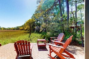 Terrace/patio - Unique Treehouse Haven with Marsh-Front Views & Large Deck - Walk to Harbour Town (Hilton Head)