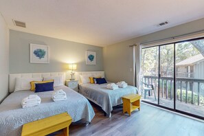 Desk, iron/ironing board, WiFi, bed sheets - Comfortable two-story condo with beach access, shared pool, private deck, and washer/dryer (Hilton Head)