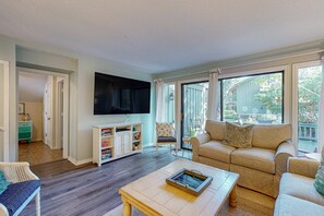 TV, offices - Comfortable two-story condo with beach access, shared pool, private deck, and washer/dryer (Hilton Head)