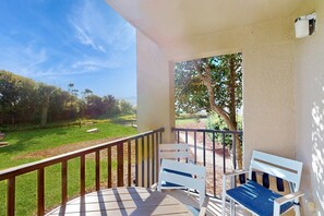 Property grounds - Oceanfront Condo with Shared Pool, Hot Tub, Beach Access & Playground (Hilton Head)