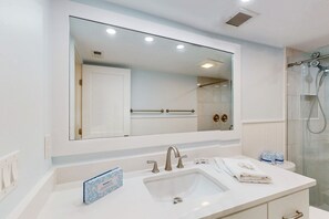 Shower, hair dryer, towels - Oceanfront Condo with Shared Pool, Hot Tub, Beach Access & Playground (Hilton Head)