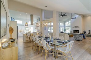 Dining - Gorgeous waterfront home with lagoon views & firepit - walk to South Beach (Hilton Head)