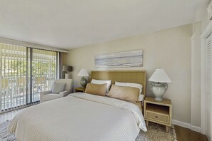 Iron/ironing board, WiFi, bed sheets - Lagoon front, 3 story condo w/ balcony & washer/dryer + snowbird-friendly (Hilton Head)
