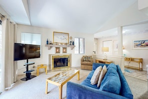 TV, fireplace, DVD player, offices - Coastal Villa with Shared Pool, Deck & Full Kitchen – Beach Nearby (Hilton Head)