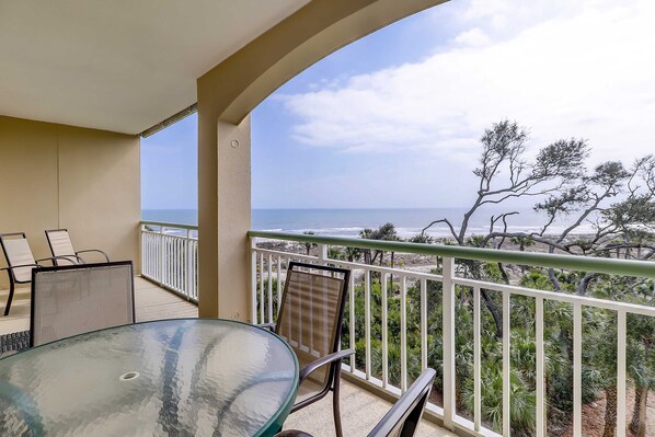 Outdoor dining - Sunlit Oceanfront Condo with Two Balconies, Wet Bar, Beach Views & WiFi (Hilton Head)