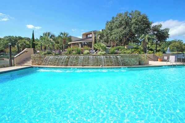 Pool - Roomy Villa with WiFi, Pool, & Hot Tub - Steps from the Ocean (Hilton Head)