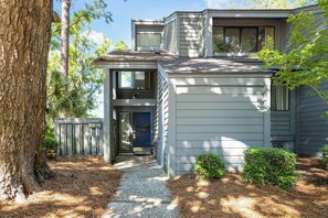 Exterior - Golf course-view condo near beach with pool & private deck - dog-friendly (Hilton Head)