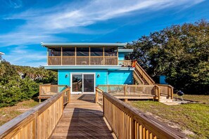 Terrace/patio - Two-story beach home near the ocean with free WiFi & a porch (Edisto Beach)